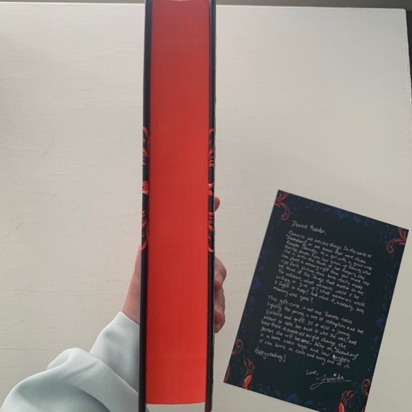 Incendiary Zoraida Cordova Fairyloot Special Edition Signed - Picture 5 of 6